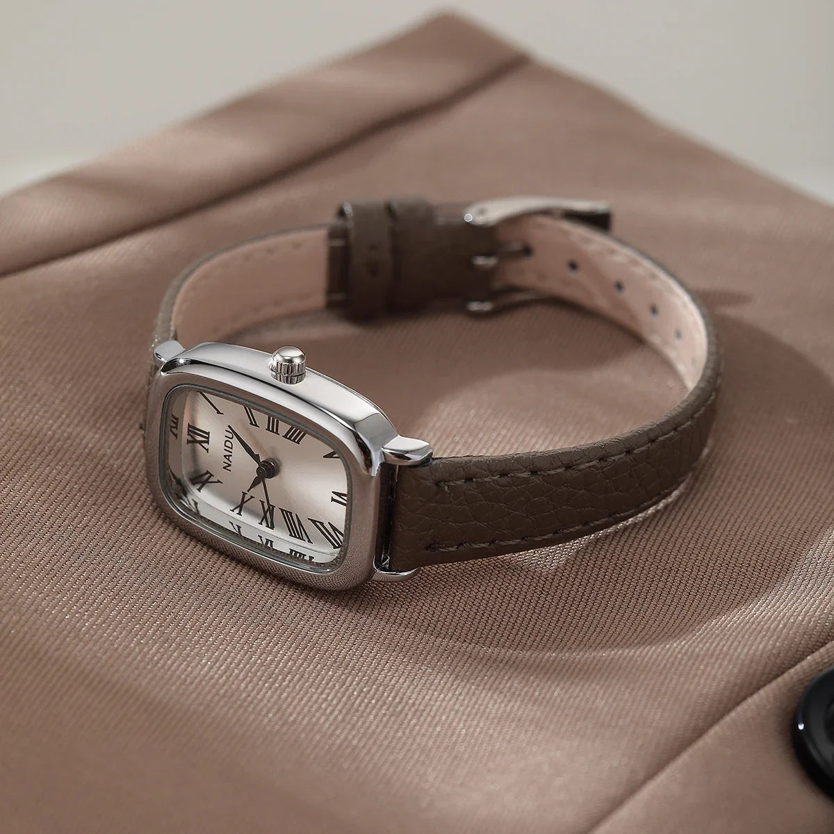 Women's Leather Strap Quartz Watch – Roman Numeral Casual Style