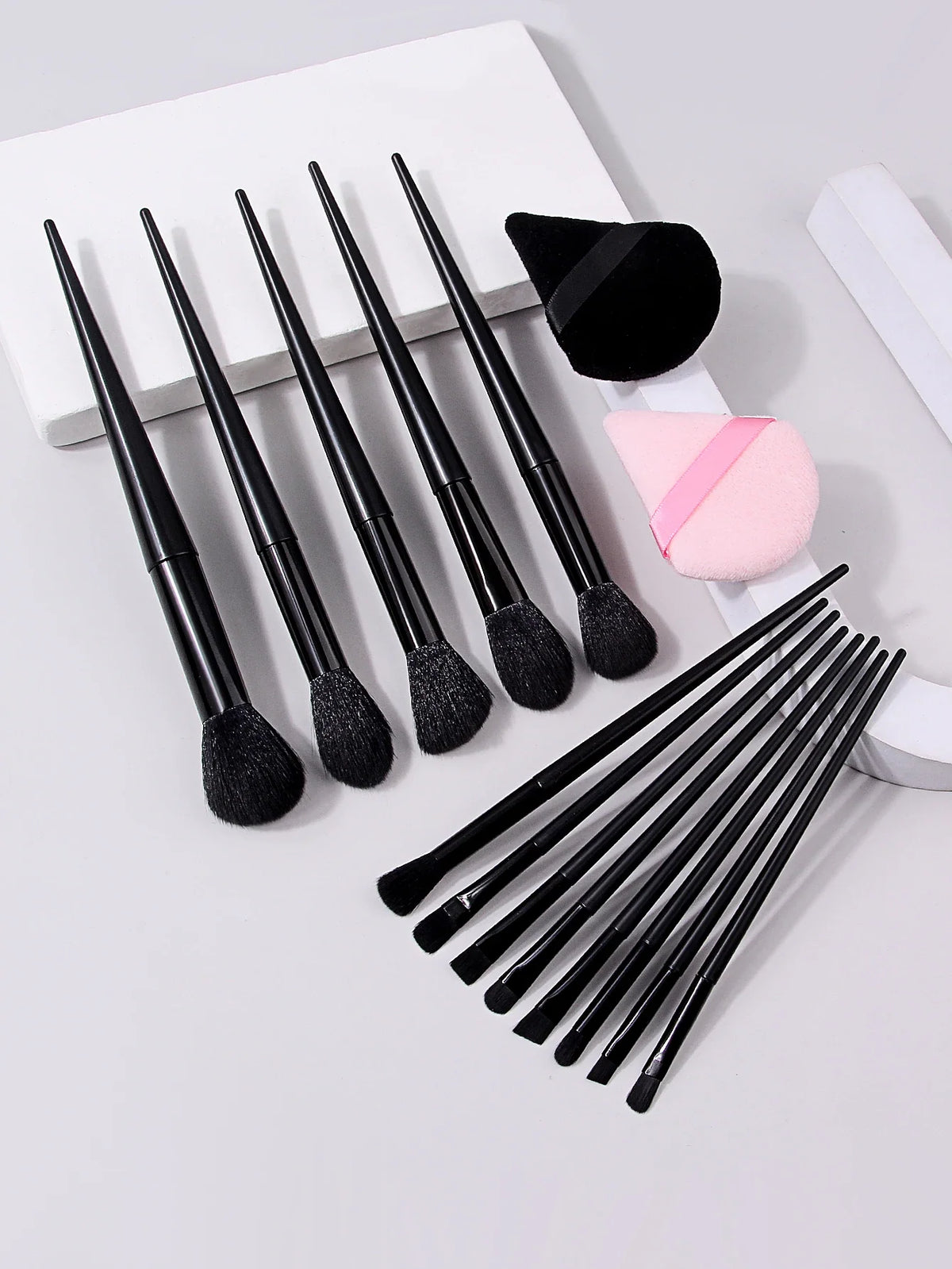 Nixie 15pc Makeup Brush Set – Foundation, Powder & Eyeshadow