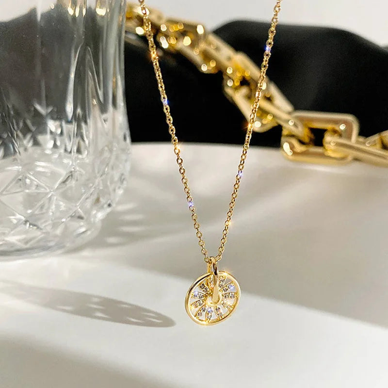 Zircon Wheel Pendant Necklace – Minimalist Gold Clavicle Chain