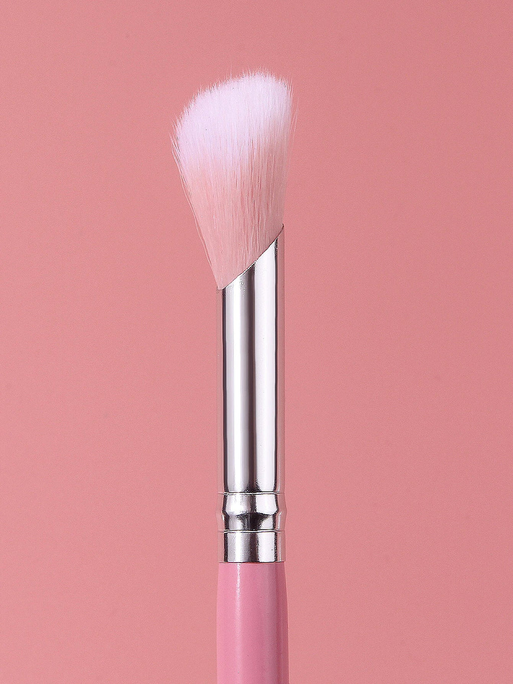 Pink Angled Highlight & Contour Brush – Nose Shadow Tool