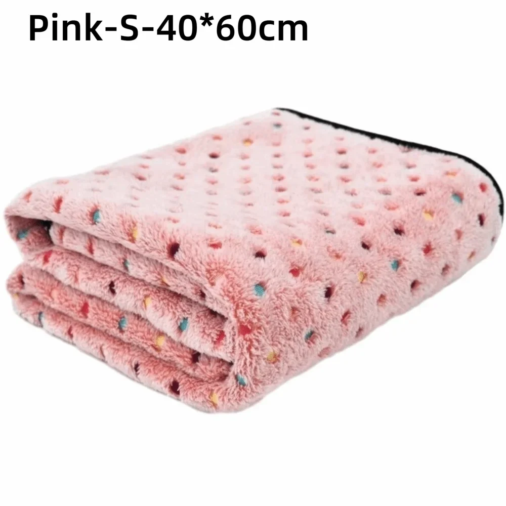 Ultra-Soft Dot Pattern Pet Blanket – Washable Cozy Fleece