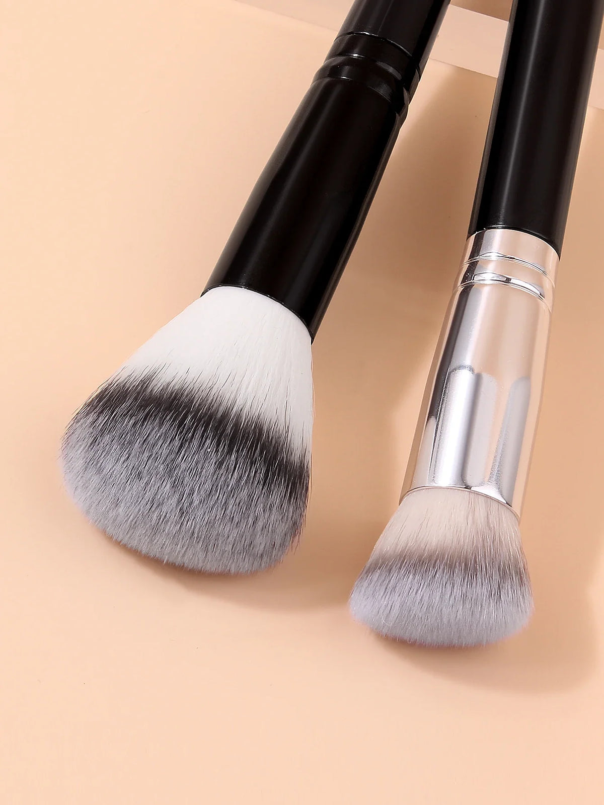 2PCS Makeup Brush Set – Foundation, Powder & Blush Brushes