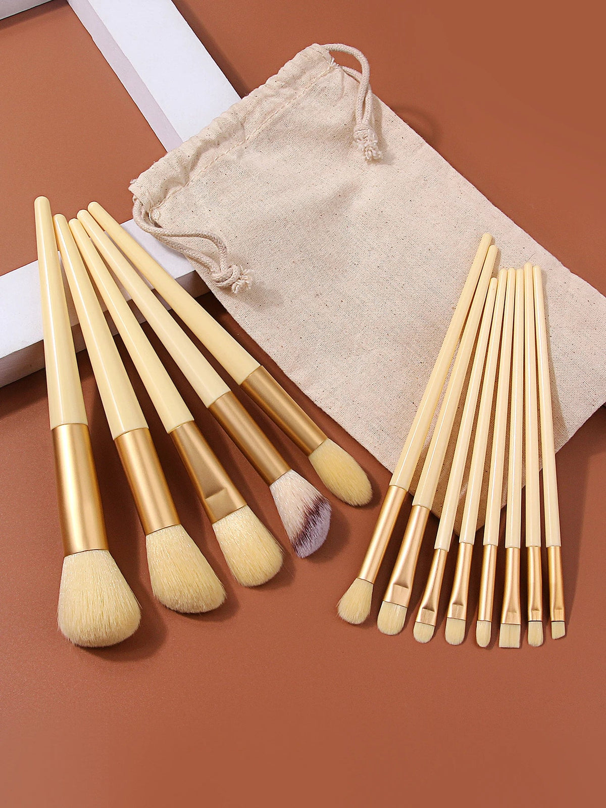 13 PCS Makeup Brush Set with Bag – Foundation & Eyeshadow
