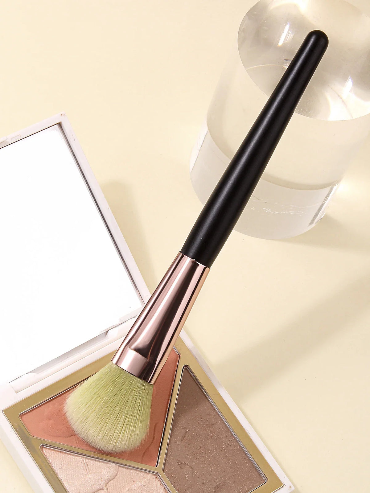 Soft Round Blush Brush – Loose Powder Contouring Makeup Tool