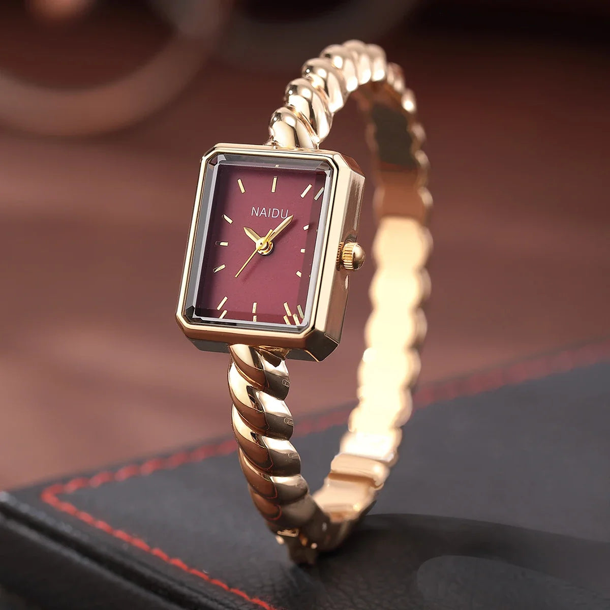 Women's Gold Square Dial Quartz Bracelet Watch – Retro Style