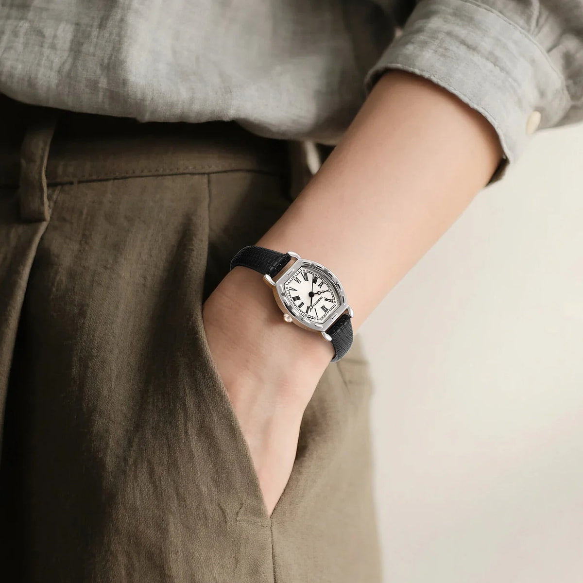 REBIRTH Women's Quartz Watch – Leather Strap & Roman Numerals