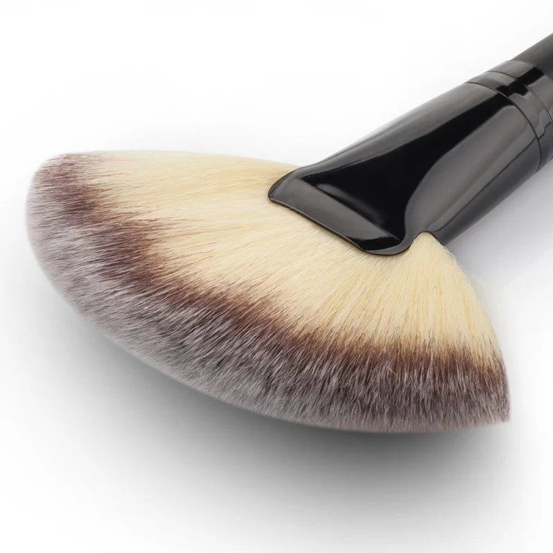 Fan Shape Makeup Brush – Wood Handle & Soft Synthetic Hair