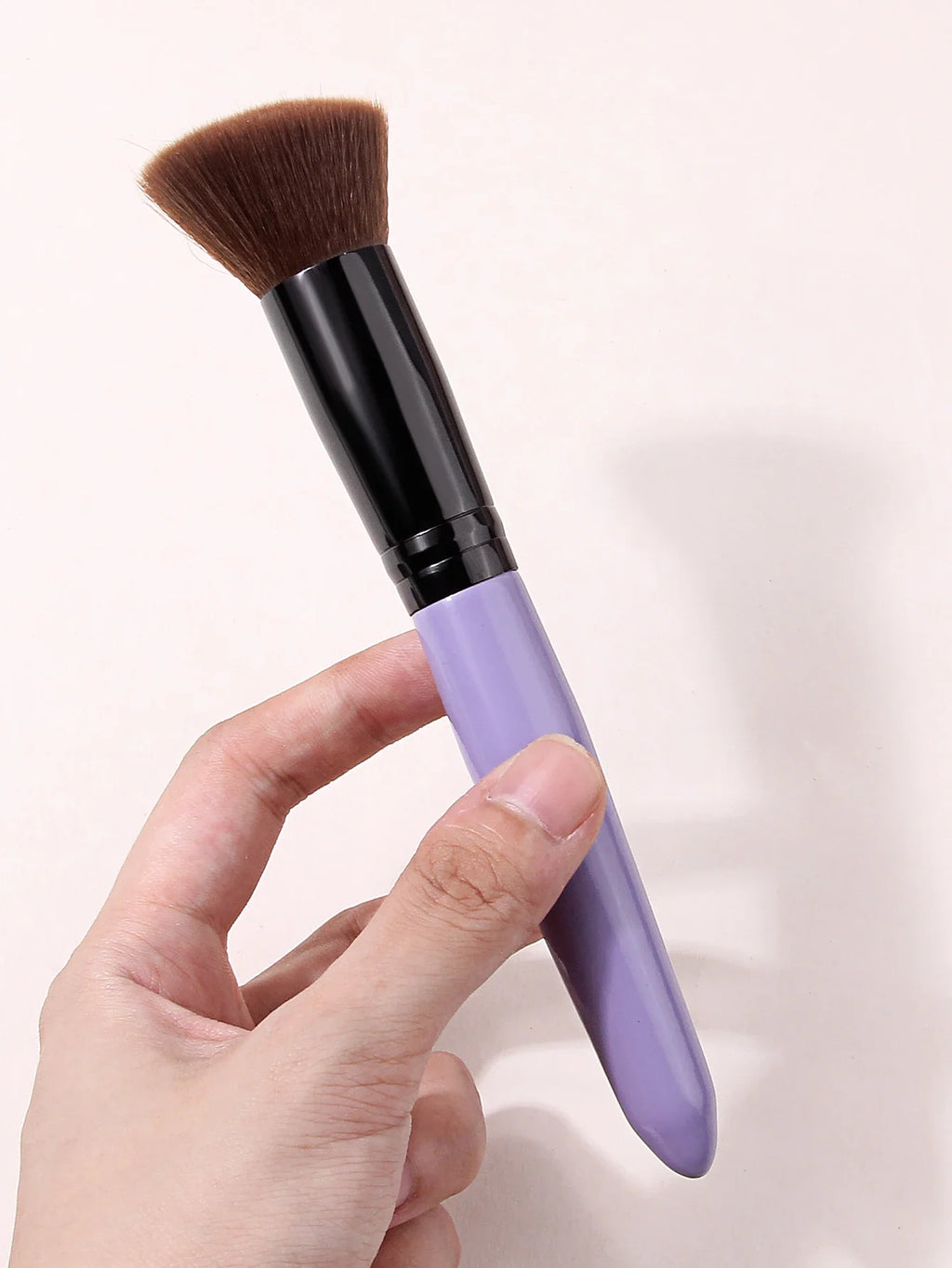 Angled Blush Contour Makeup Brush – Soft Fluffy Synthetic Hair