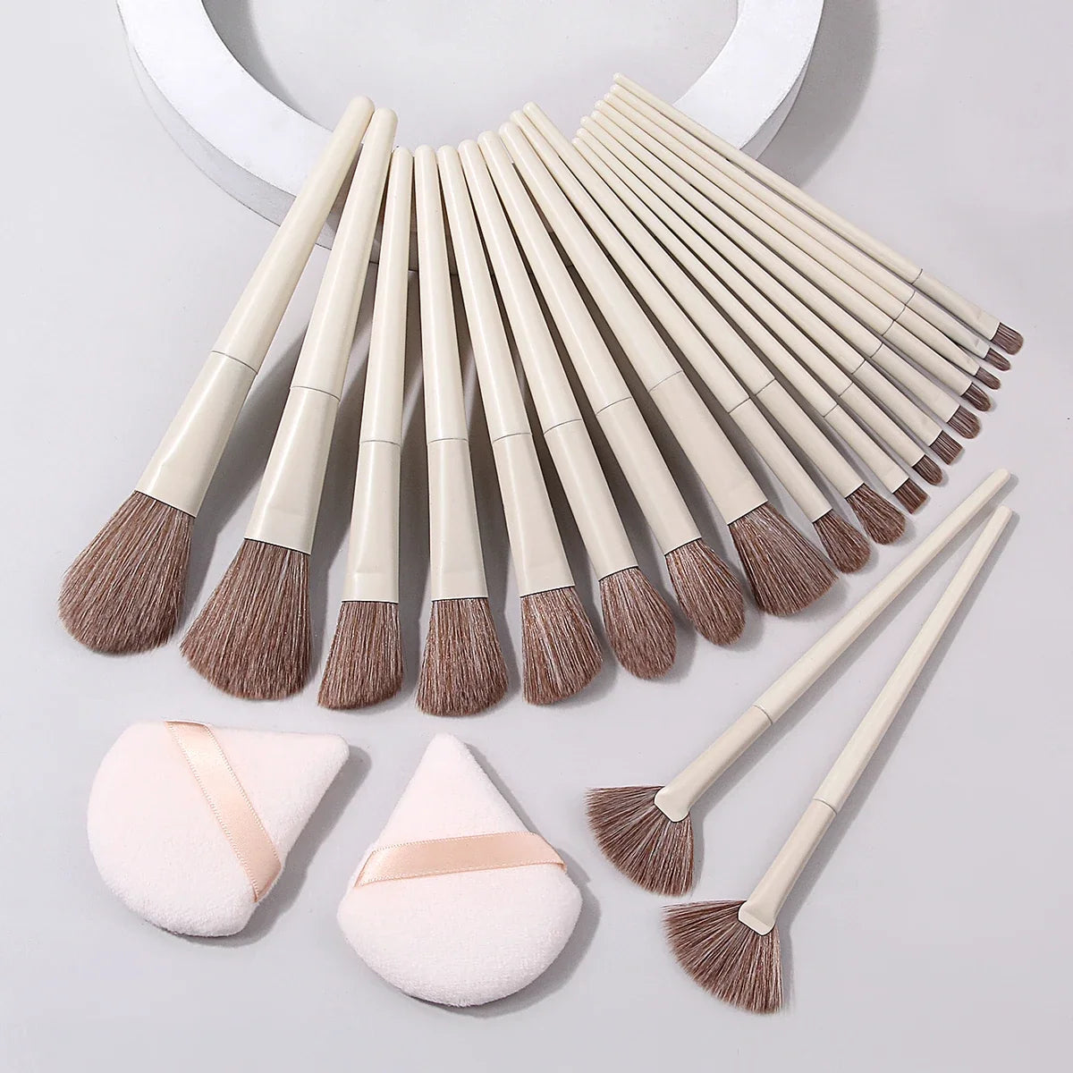 22-Piece Makeup Brush Set – Eyeshadow, Foundation & Blush