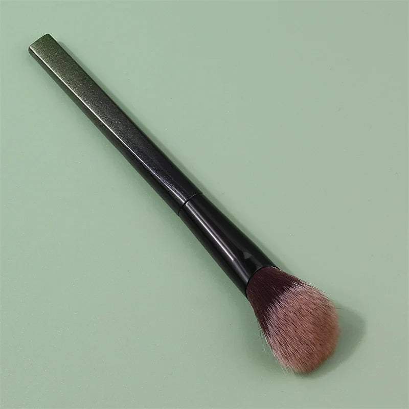 Angled Blush Brush – Soft Contour Highlight Powder Brush