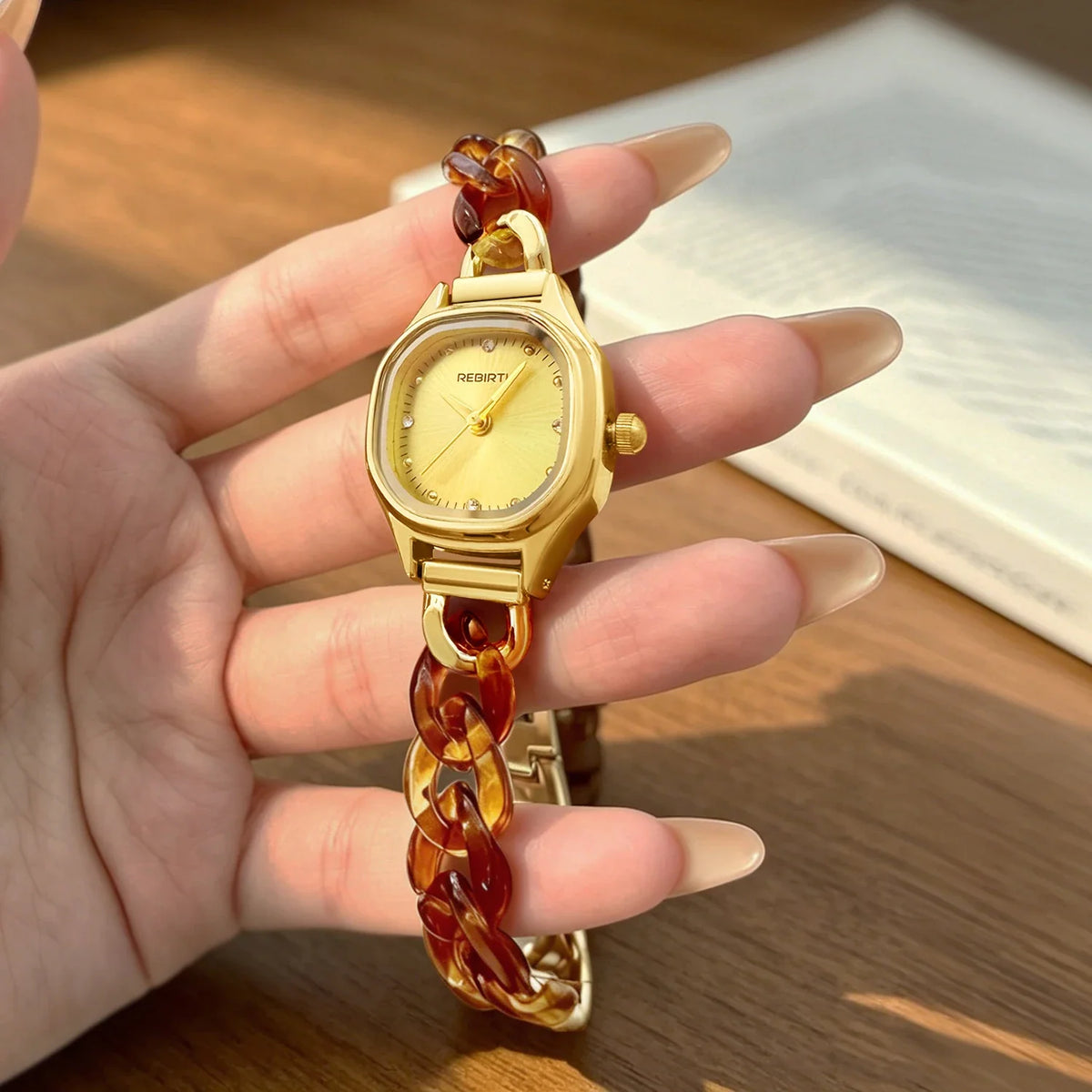 REBIRTH Women's Retro Quartz Watch | Light Luxury Fashion