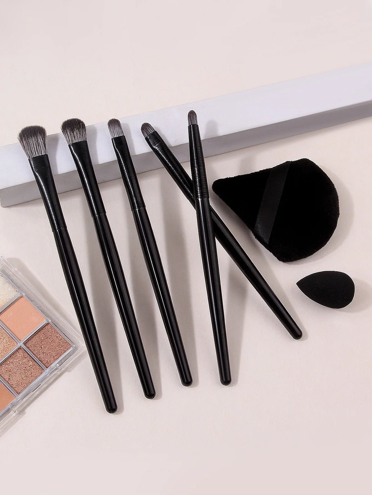 Nixie 7-Piece Makeup Brush Set – Eyeshadow, Lip & More