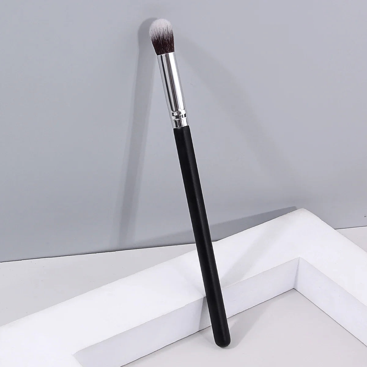 Nixie Premium Foundation Concealer Contour Brush | Blending