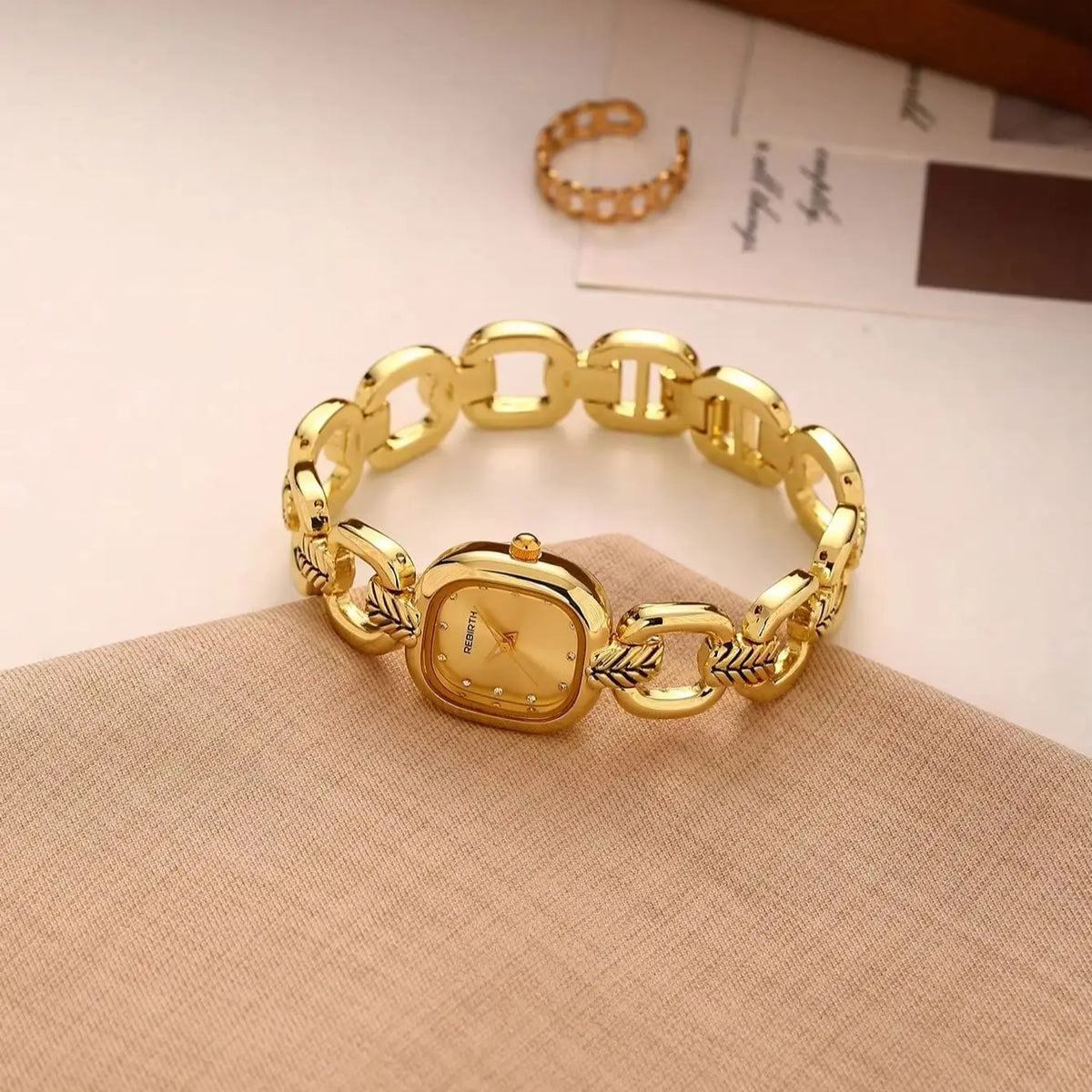 REBIRTH Women's Retro Gold Quartz Watch – Elegant Daily Wear
