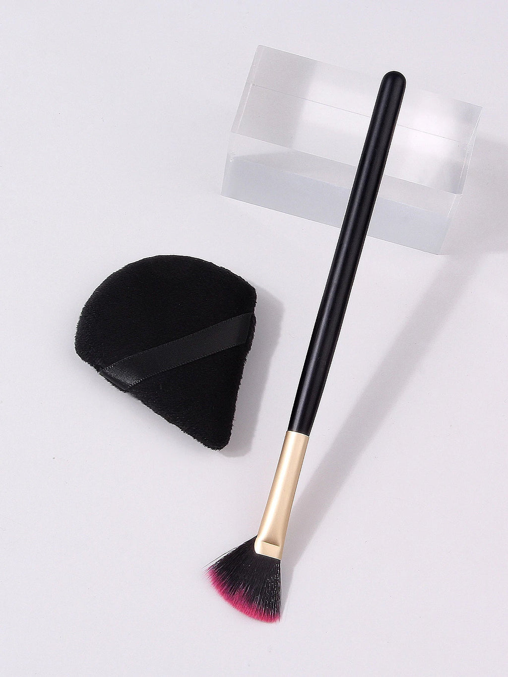 Fan-Shaped Contour Brush & Triangle Powder Puff Set – 2 Pcs