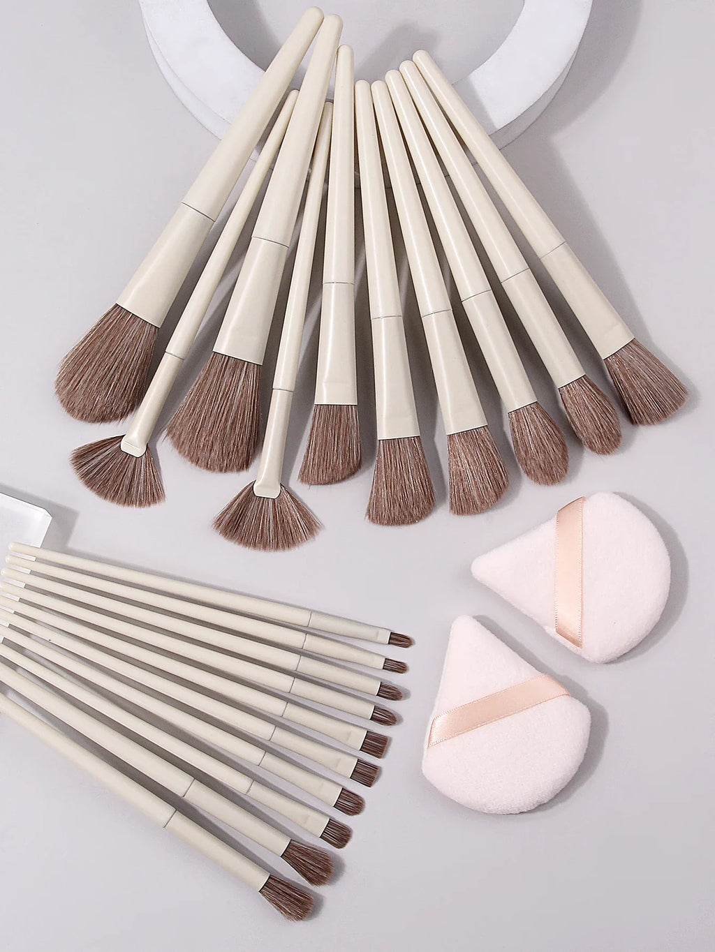 22-Piece Makeup Brush Set – Eyeshadow, Foundation & Blush