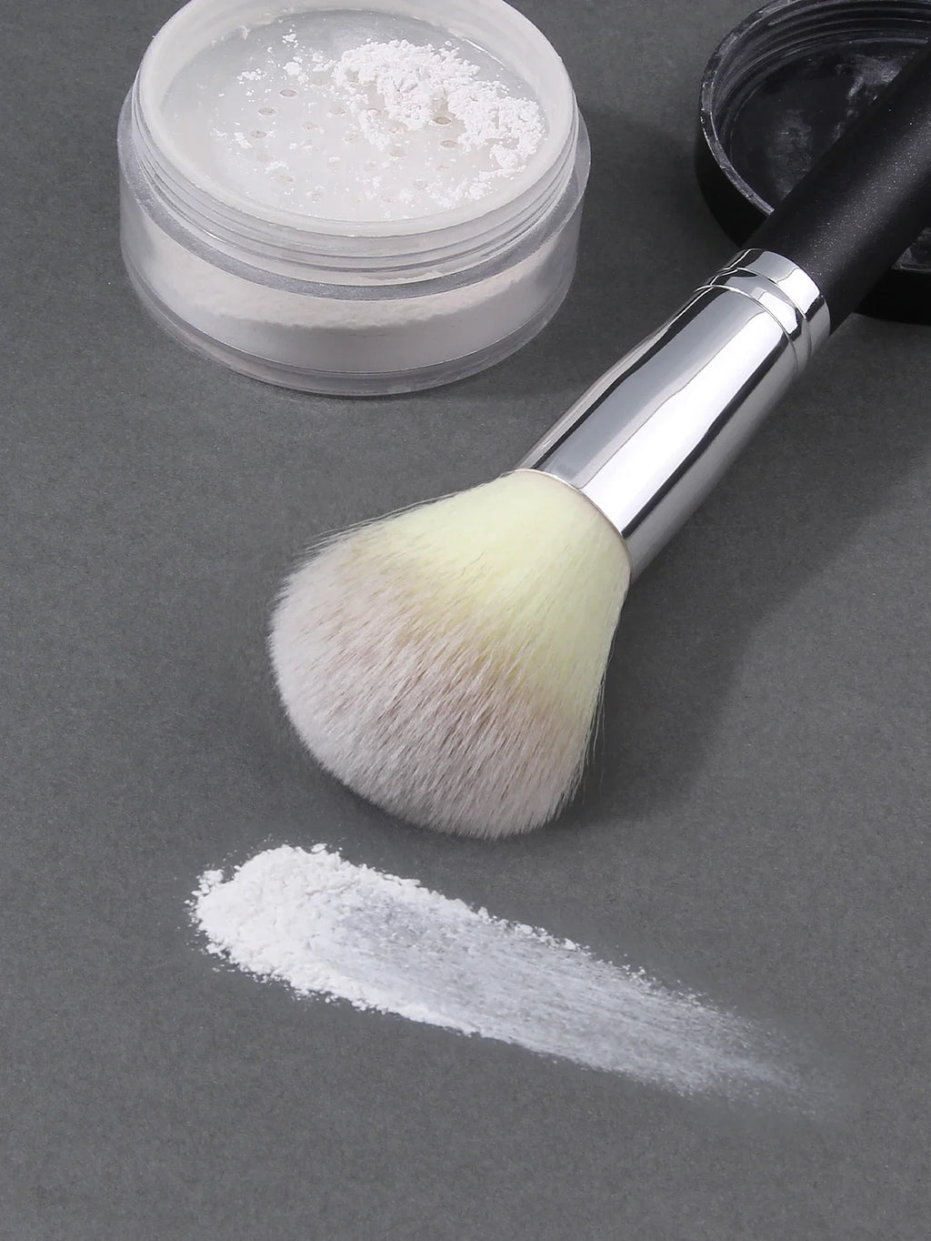 Three-Color Blush & Contour Brush – Wood Handle Makeup Tool