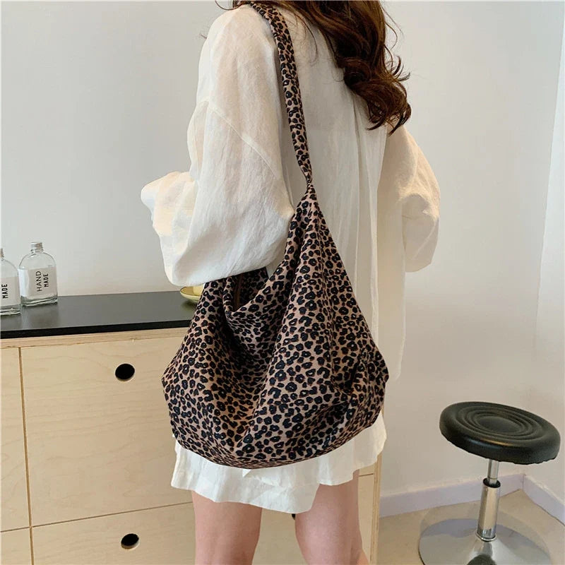 Women's Canvas Dumpling Tote Bag – Japanese Minimalist Style