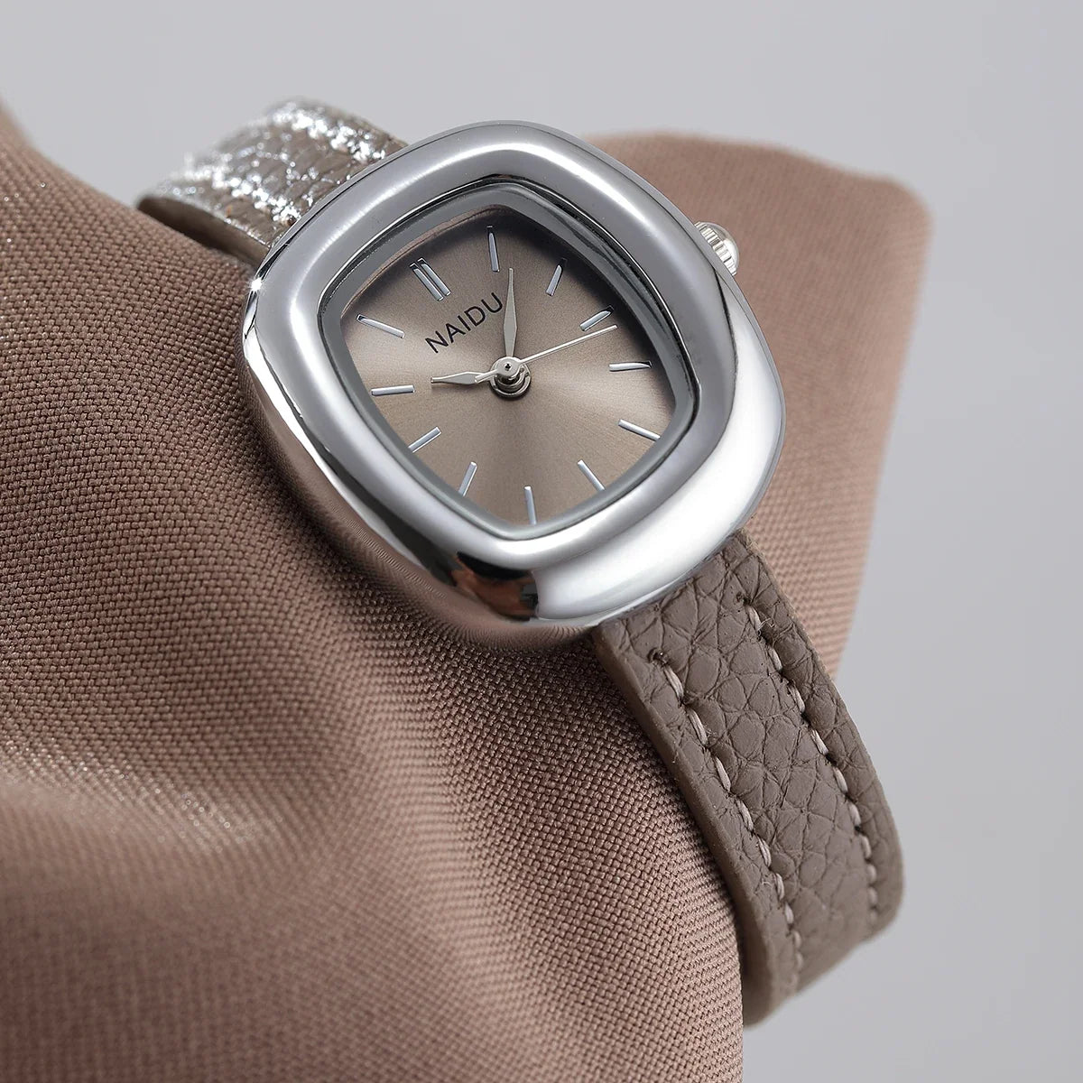 Women's Retro Elegant Quartz Watch Grey Leather Band