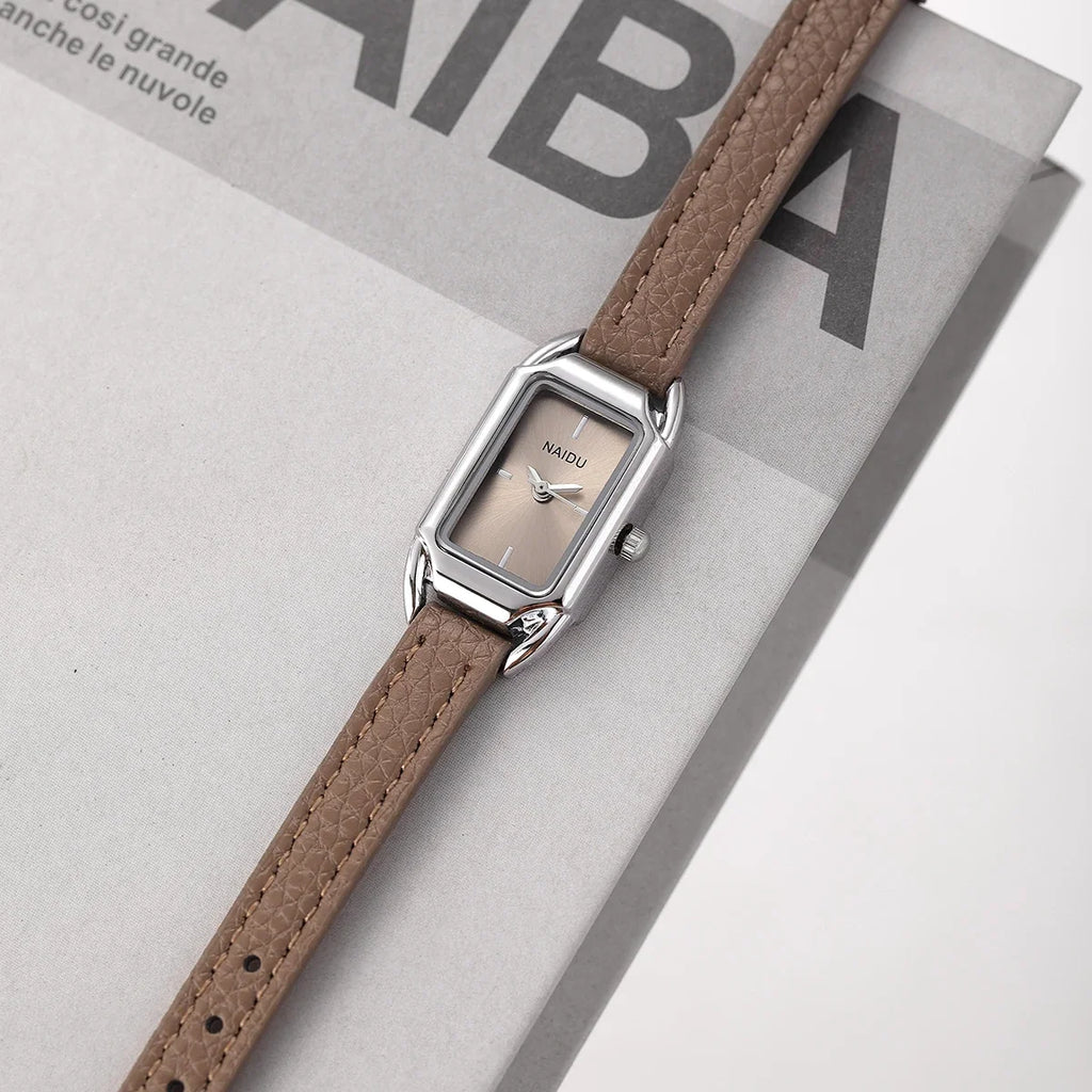 Women's Retro Quartz Watch – Leather Band, Numberless Dial