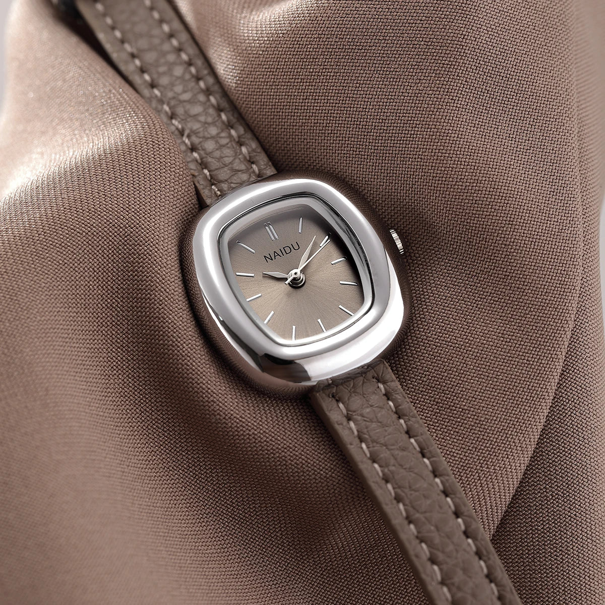 Women's Retro Elegant Quartz Watch – Leather Band, Alloy Case