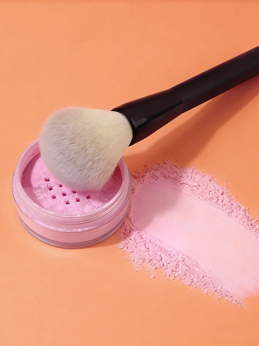 Nixie Large Soft Bristle Setting & Blush Makeup Brush