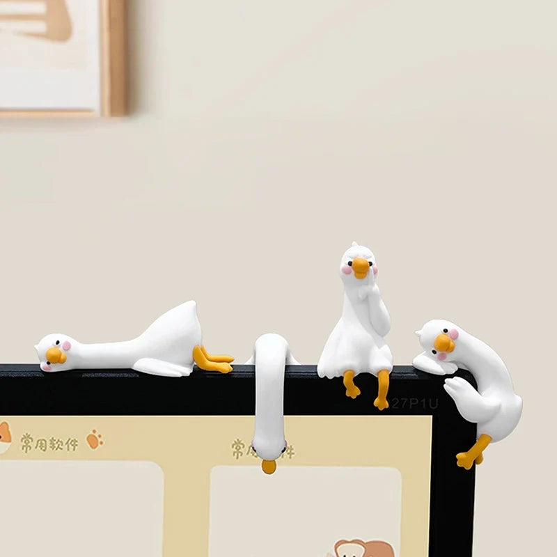 3D Resin Duck Ornament – Desk, Dashboard & Monitor Decor