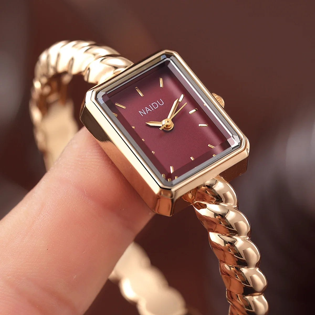 Women's Gold Square Dial Quartz Bracelet Watch – Retro Style
