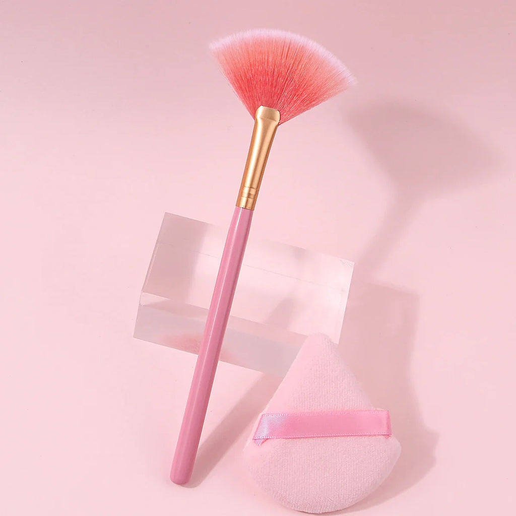 Nixie Pink Fan Brush Set – Highlighter, Blush & Sponge