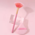 Nixie Pink Fan Brush Set – Highlighter, Blush & Sponge