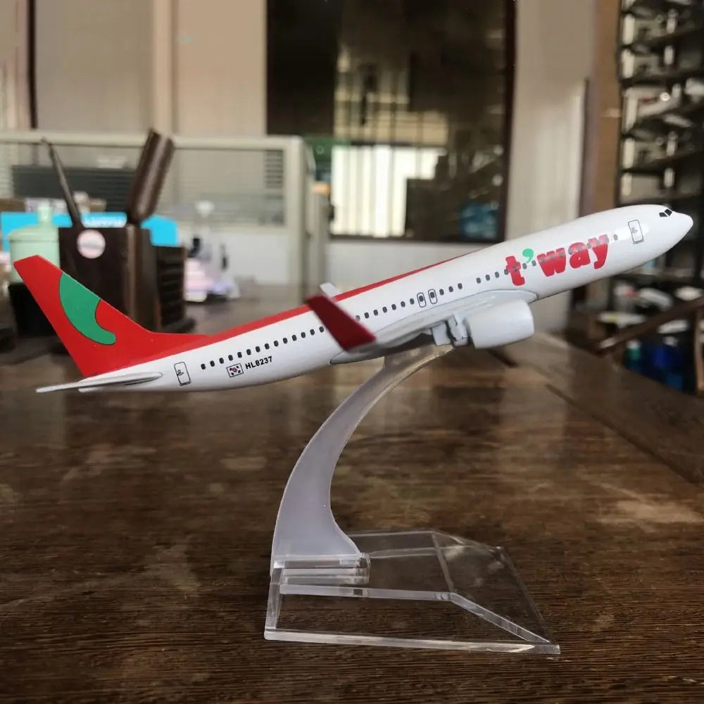 GOL Airlines Boeing B737 Diecast Model Plane 1/246 Scale 15.6cm