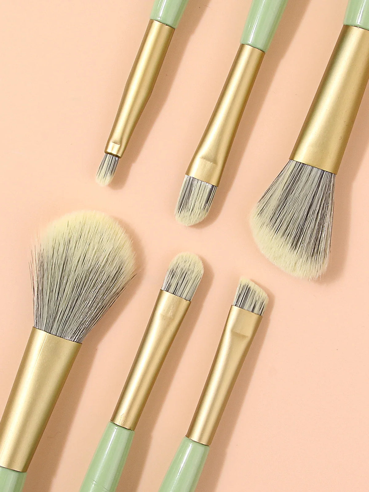 8-Piece Makeup Brush Kit – Soft Synthetic Brushes & Finger Puffs