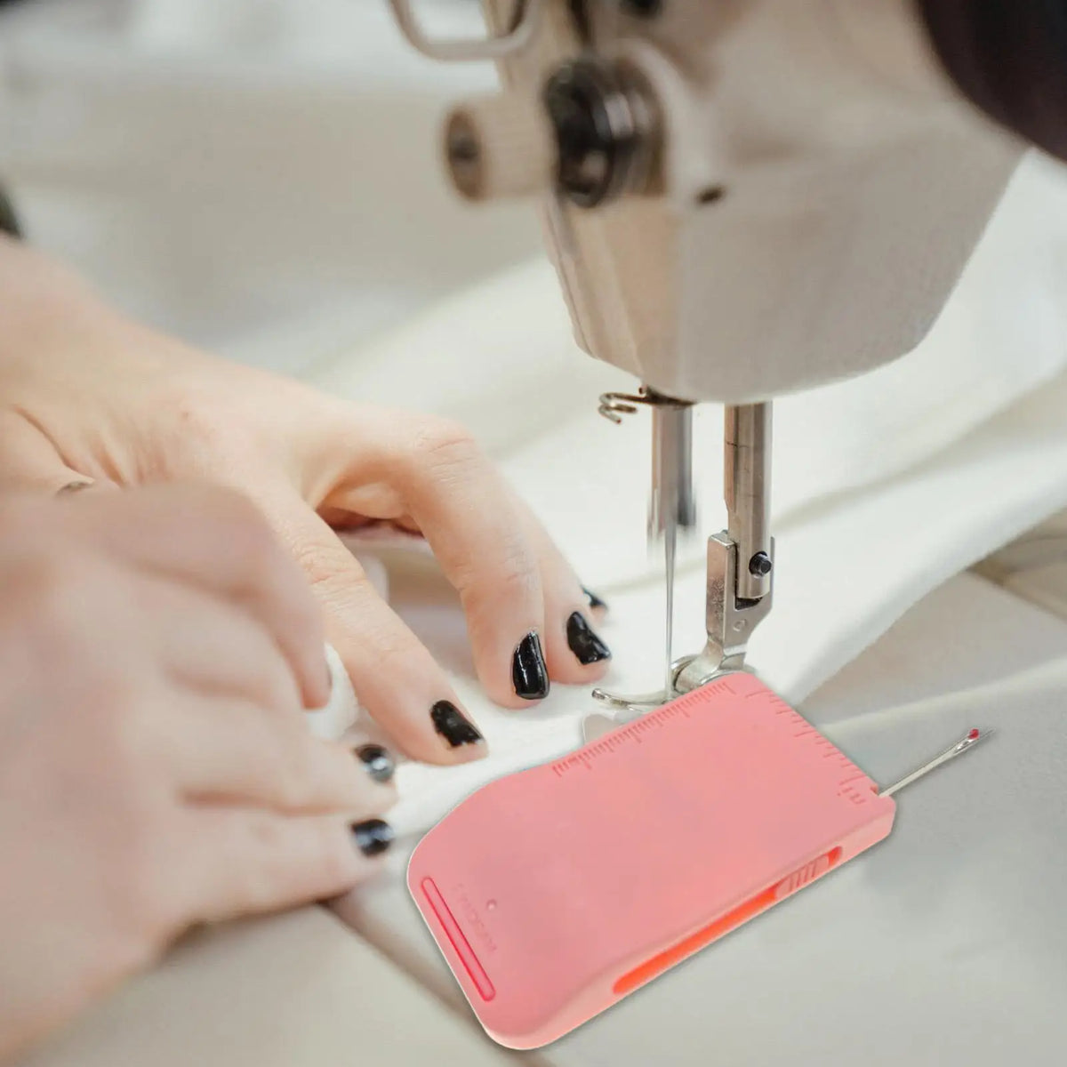 Magnetic Seam Guide with Built-In Seam Ripper & Scale | Sewing