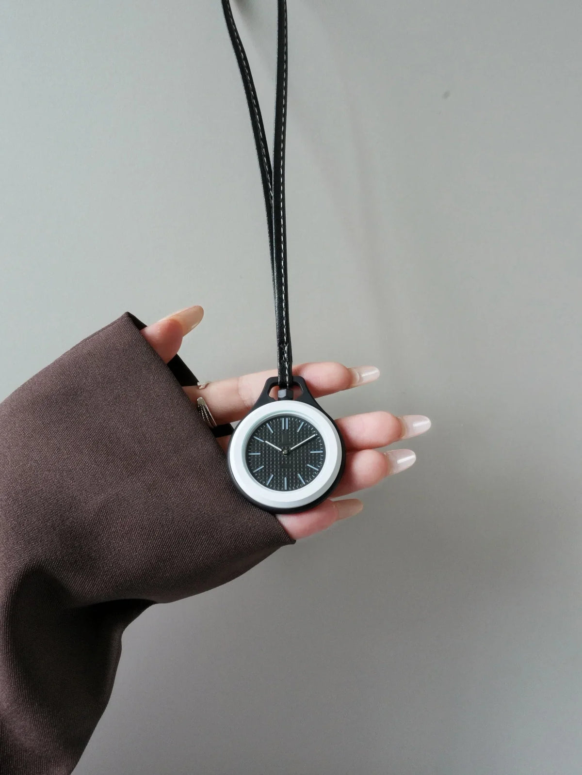 Round Quartz Hanging Watch – Backpack Pendant Portable Clock