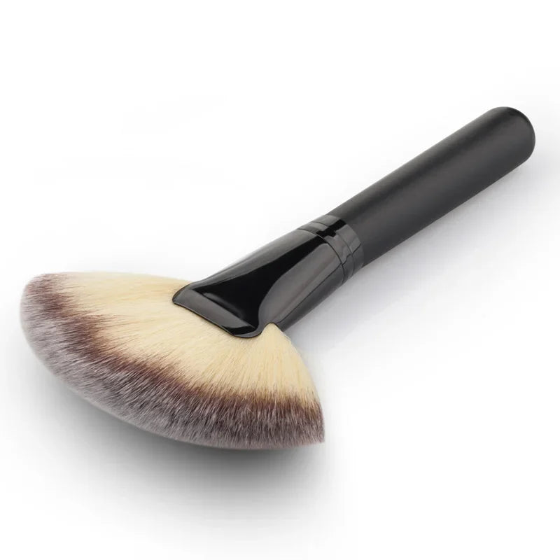 Fan Shape Makeup Brush – Wood Handle & Soft Synthetic Hair