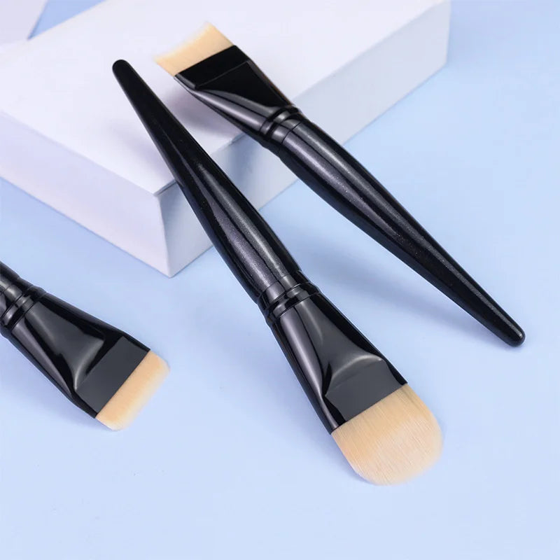 Large Flat Foundation Brush – Soft Synthetic Fiber, 3 Shapes