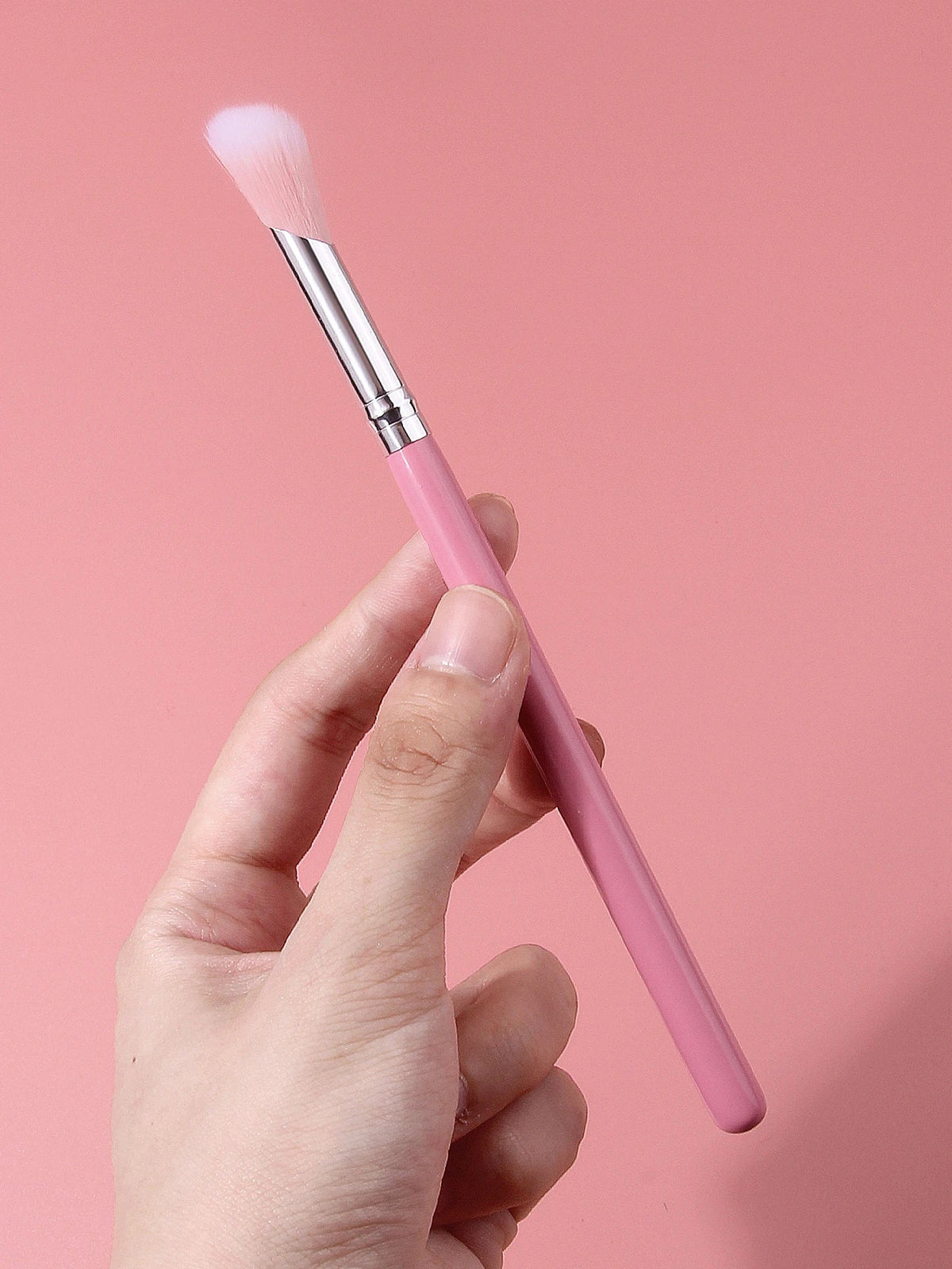 Pink Angled Highlight & Contour Brush – Nose Shadow Tool