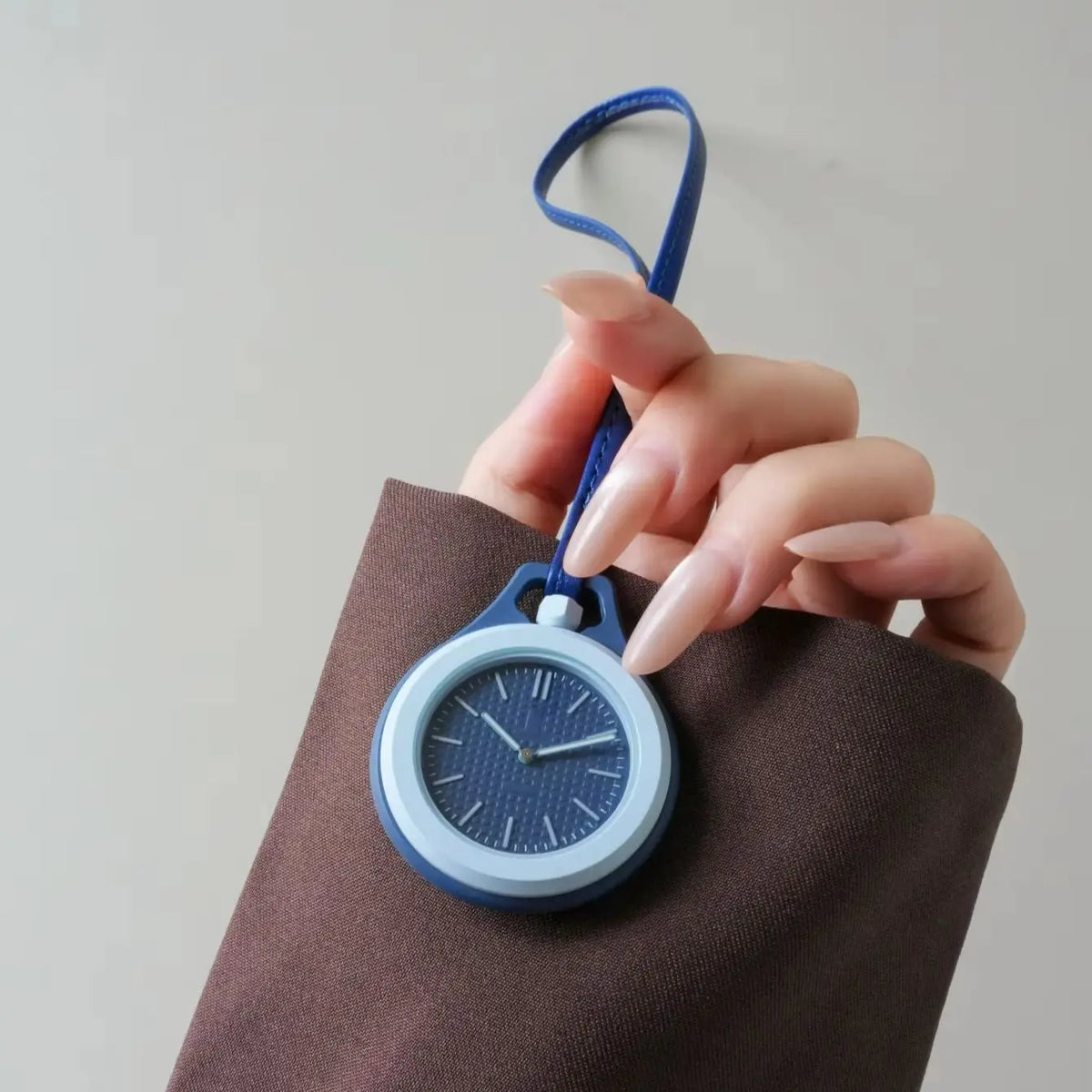 Round Quartz Hanging Watch – Backpack Pendant Portable Clock