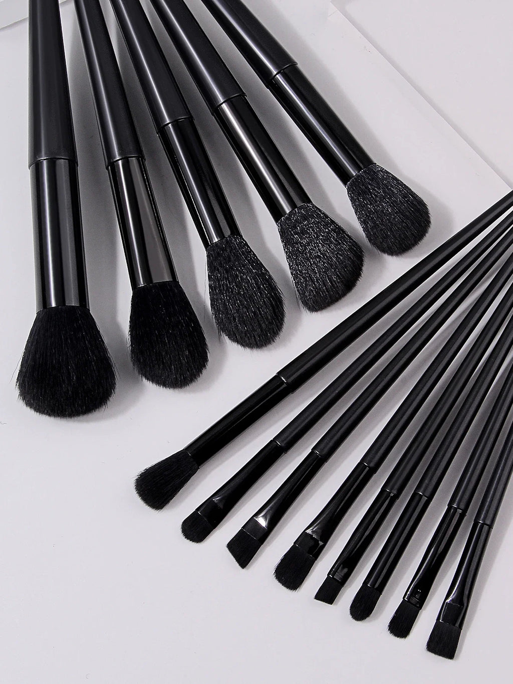 Nixie 15pc Makeup Brush Set – Foundation, Powder & Eyeshadow