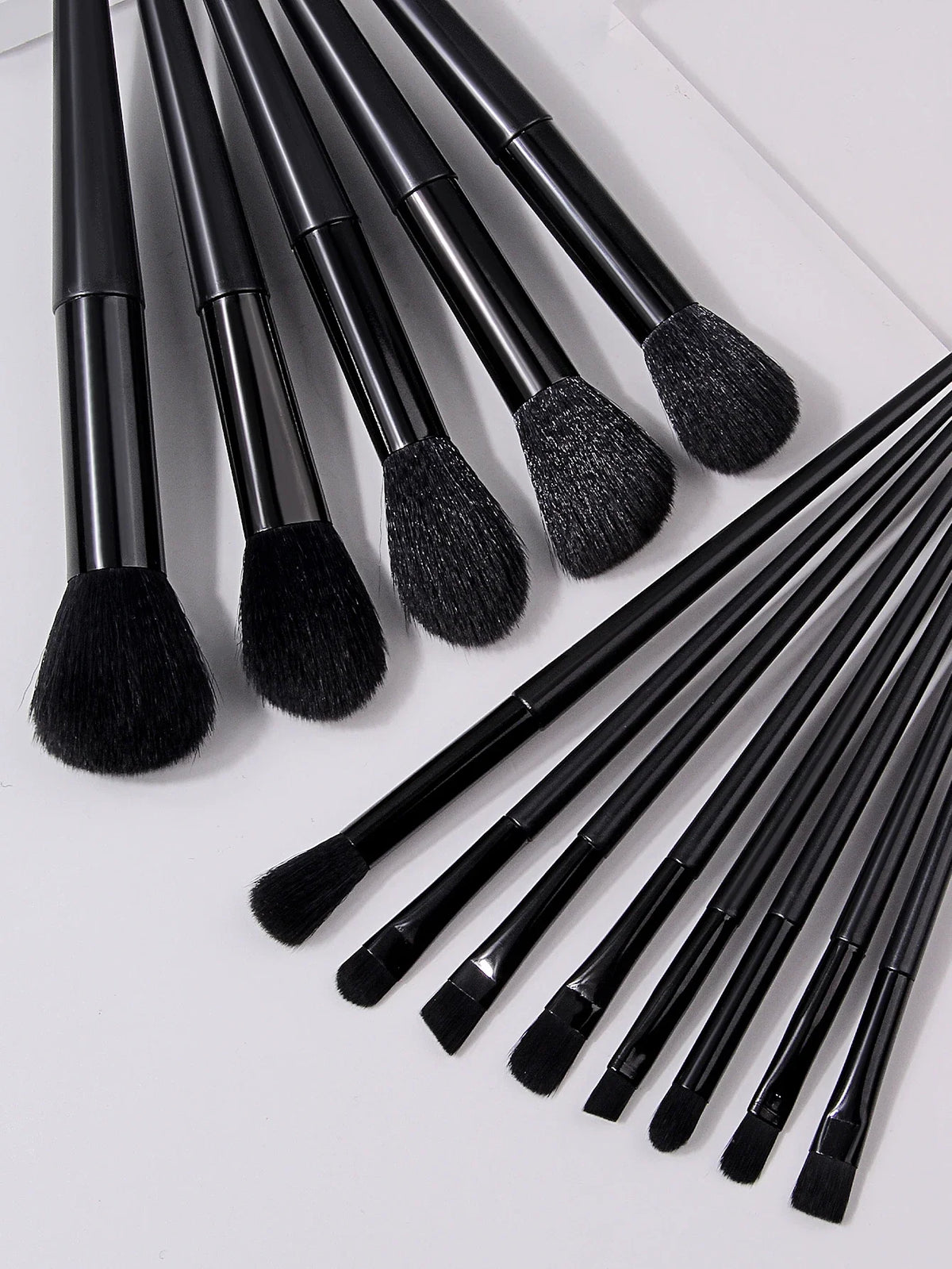 Nixie 15pc Makeup Brush Set – Foundation, Powder & Eyeshadow