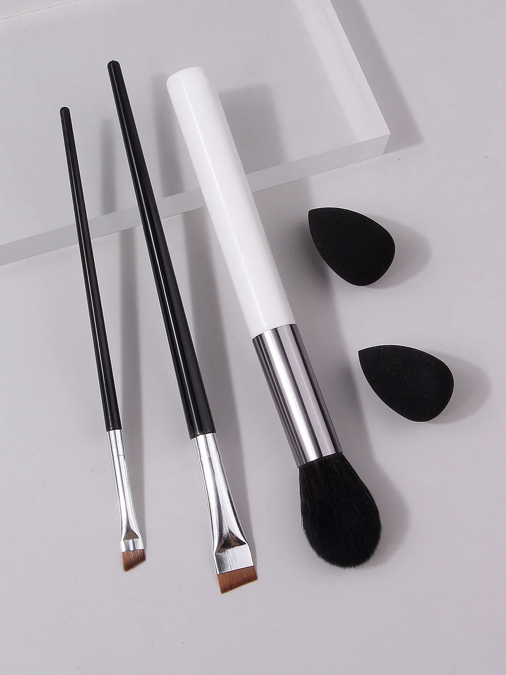 Nixie 5-Pc Makeup Brush Set with Puff – Blush & Foundation