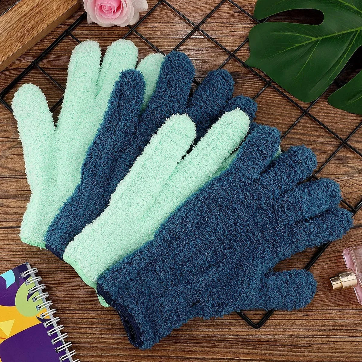 Microfiber Dusting Glove – Stretchable Cleaning Mitt for Home & Car