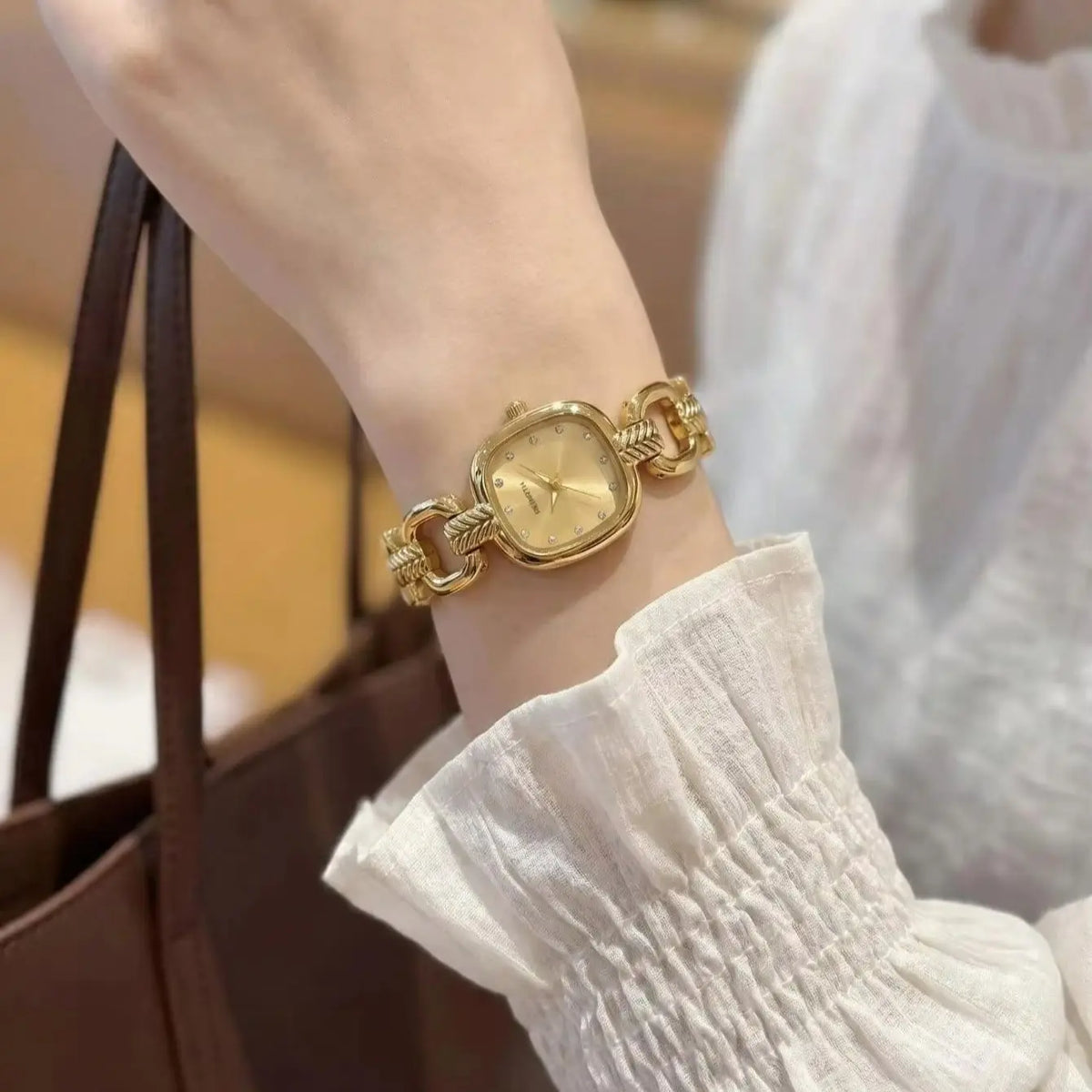 REBIRTH Women's Retro Gold Quartz Watch – Elegant Daily Wear
