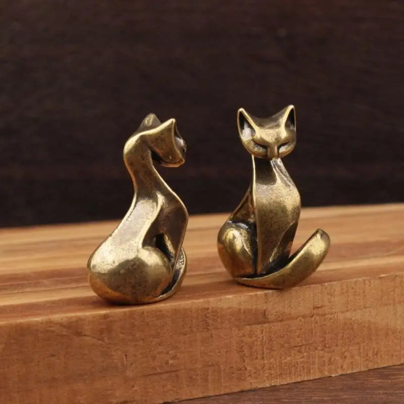 Brass Cat Figurine – Vintage Desktop Sculpture & Home Décor