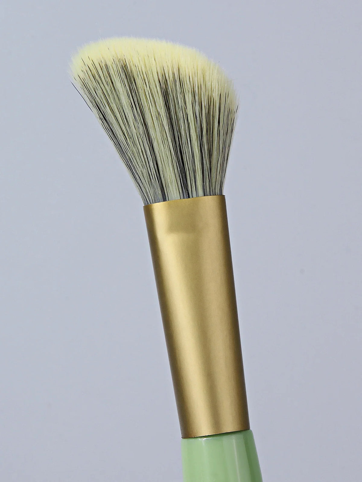 Angled Blush Brush – Soft Wool Fiber for Contour & Bronzer