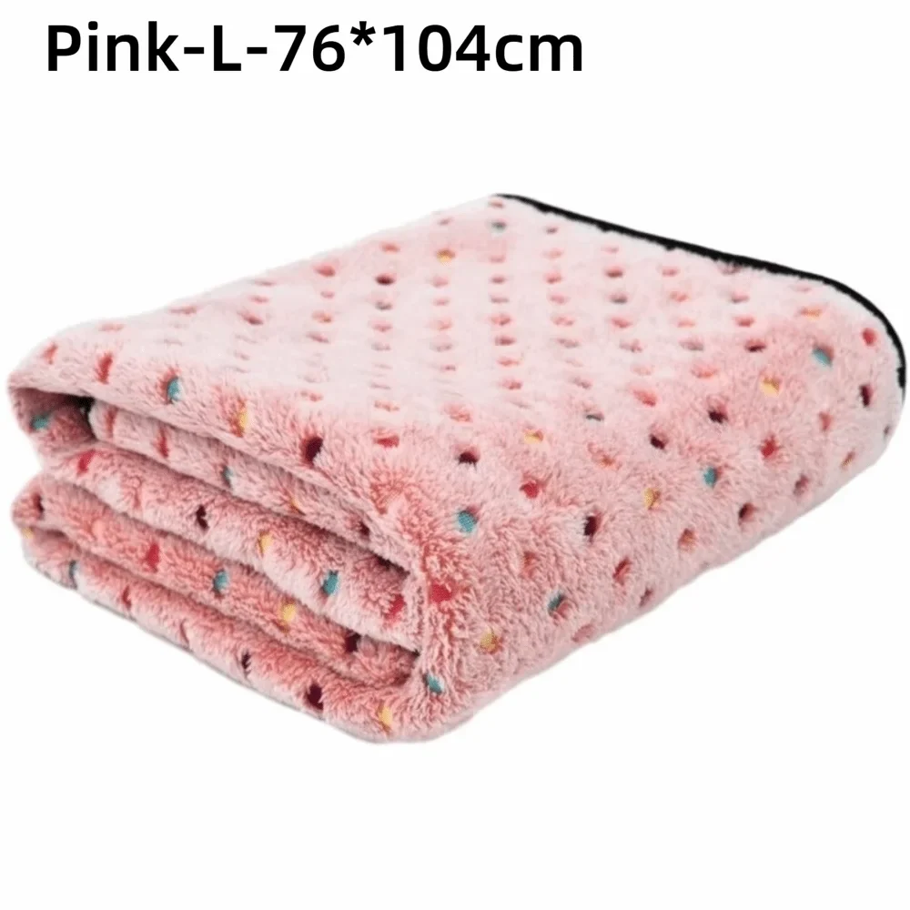 Ultra-Soft Dot Pattern Pet Blanket – Washable Cozy Fleece