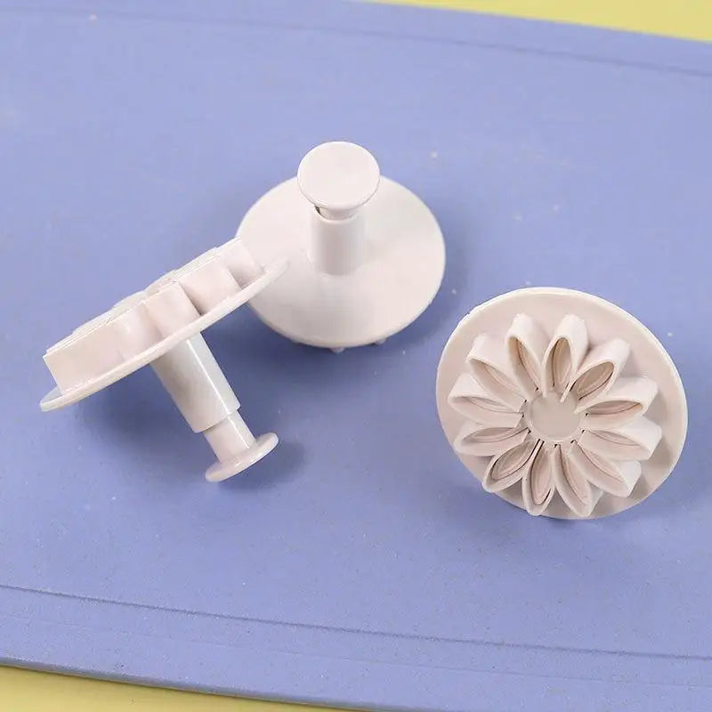 4-Piece Flower Fondant Plunger Cookie Cutter Mold Set