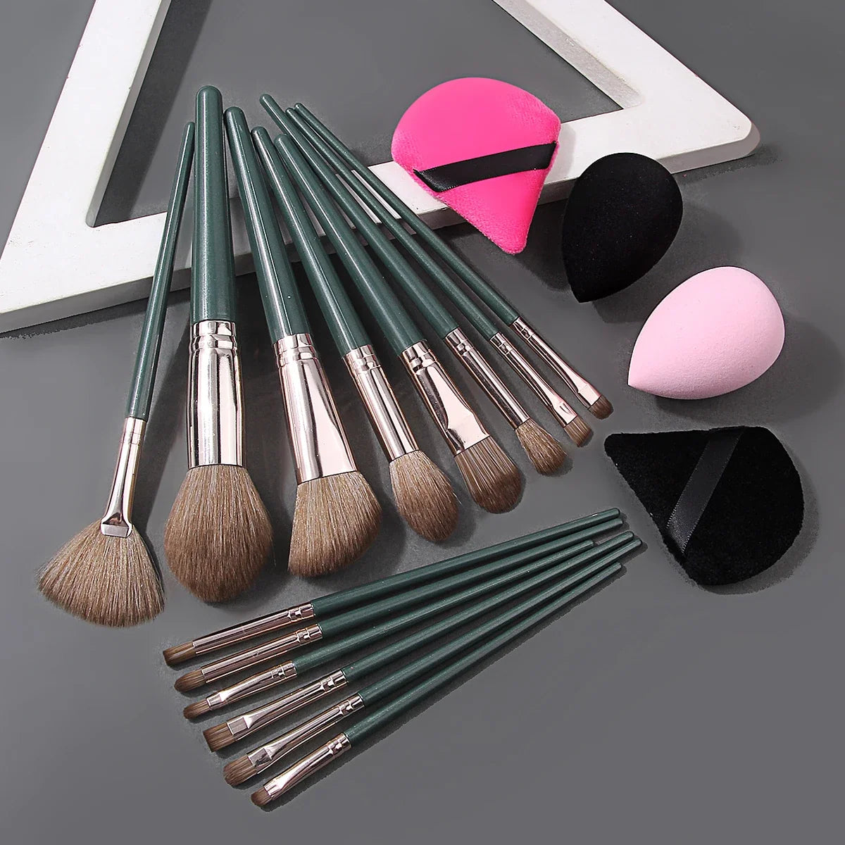 18-Piece Professional Makeup Brush Set – Eyeshadow & Face