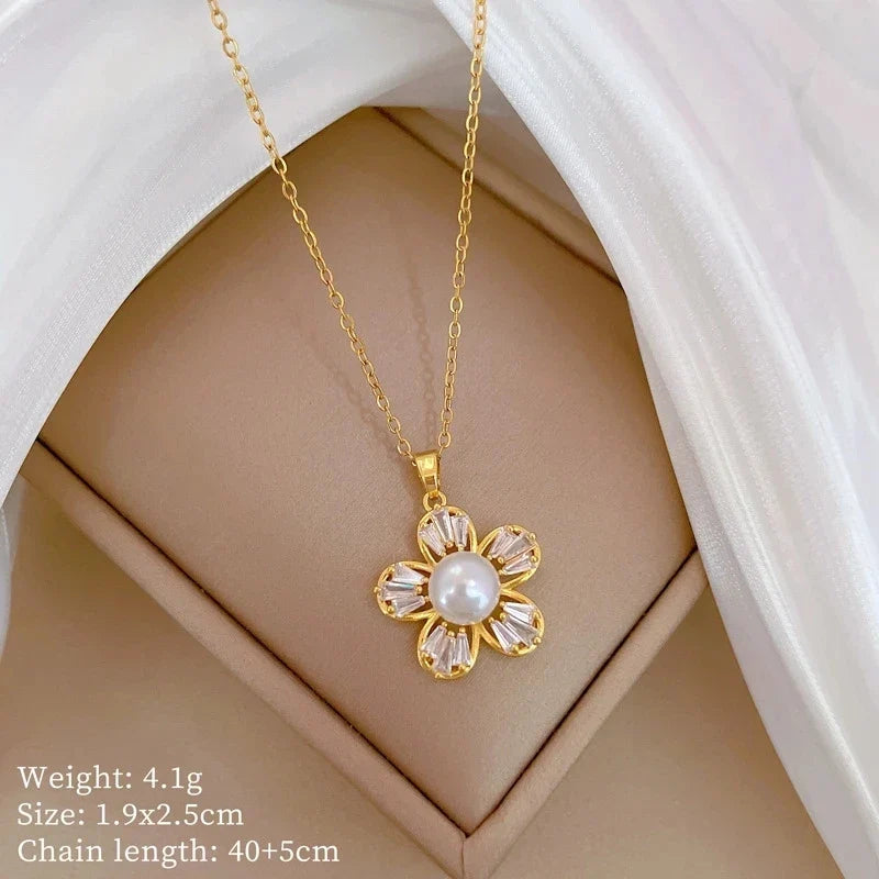 Women's Minimalist Flower Pendant Choker Necklace – Gold