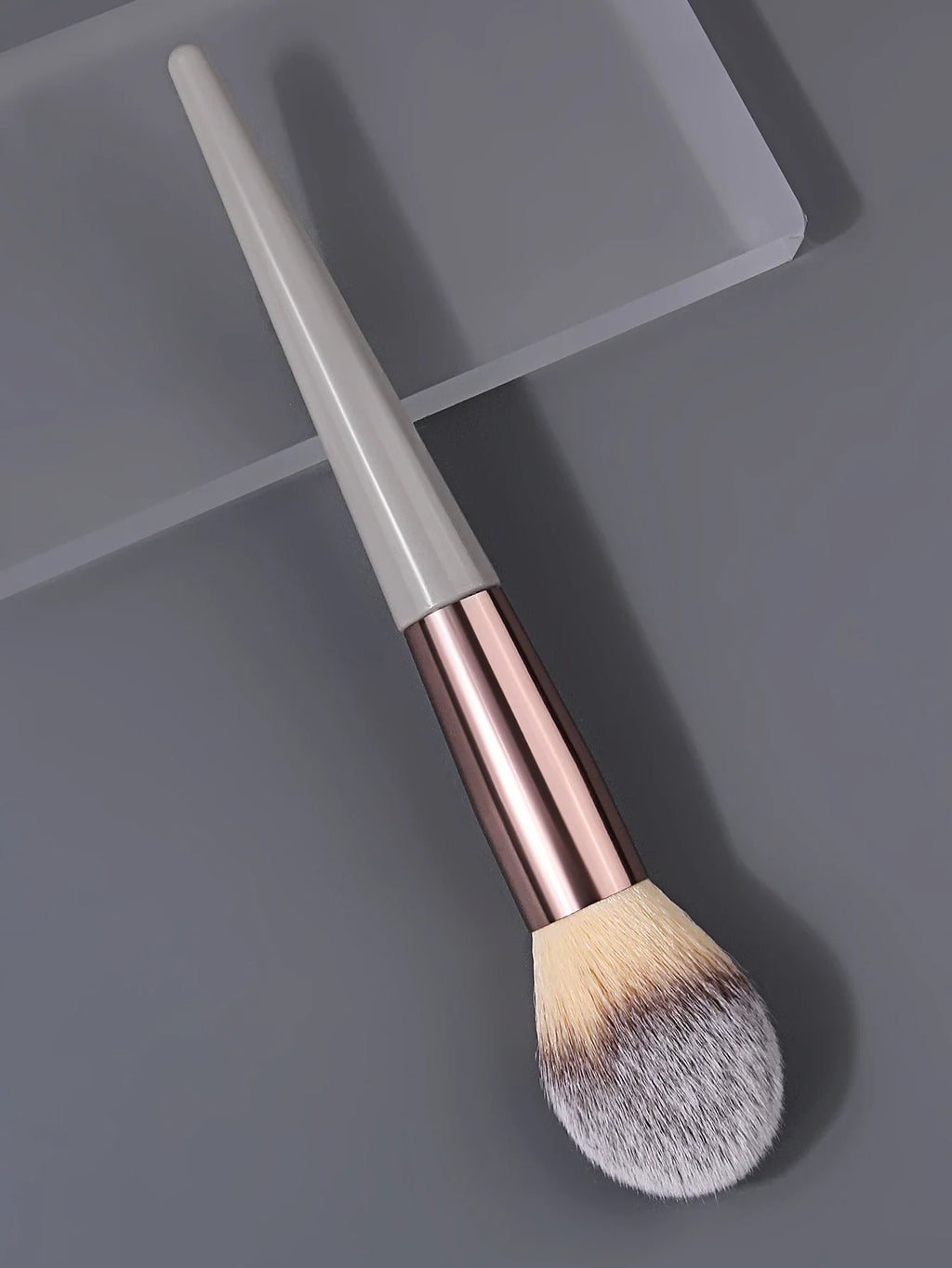 Highlighting Blush & Contour Brush – Soft Fluffy Powder Brush